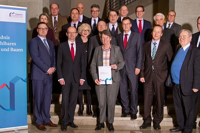 So konstruktiv wie hier im Jahr 2015 möchte das Bündnis für bezahlbares Wohnen und Bauen auch zukünftig wieder zusammenarbeiten (Archiv-Bild: BMUB/Harald Franzen)