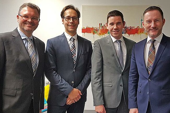 Sprachen im Landtag über die Zukunft der Straßenausbaubeiträge (v.l.): Bodo Middeldorf (FDP), Dr. Johann Werner Fliescher, Erik Uwe Amaya und Stephen Paul (FDP).